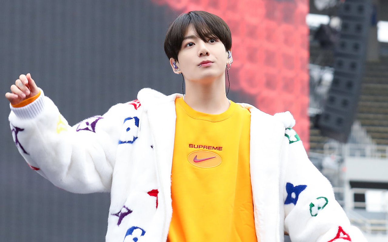 Begini Reaksi Lucu Jungkook BTS Lihat Fanboy Angkat Baju di Konser Las Vegas