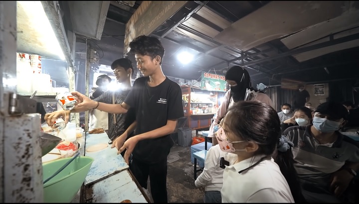 beli es campur dan es teler