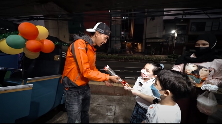berpisah dengan abang bajaj