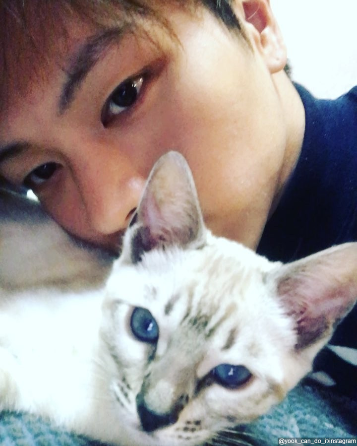 Momen <i>uwu cuddling</i>