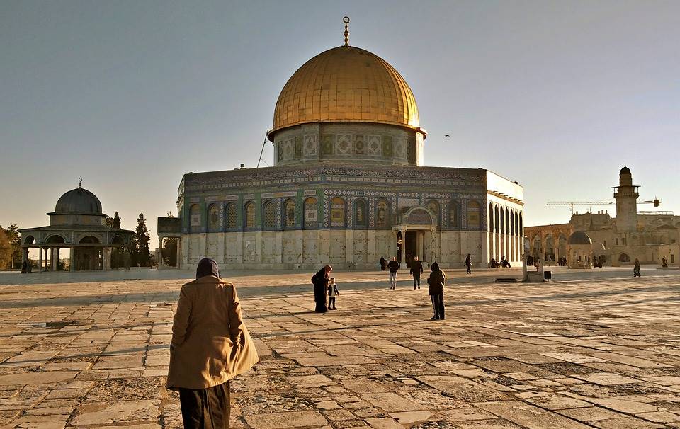 Lebih dari 100 Orang Terluka dalam Bentrokan di Yerusalem Akibat Tumpang Tindih Aktivitas Keagamaan