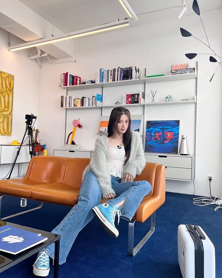 stylenya yang selalu penuh warna