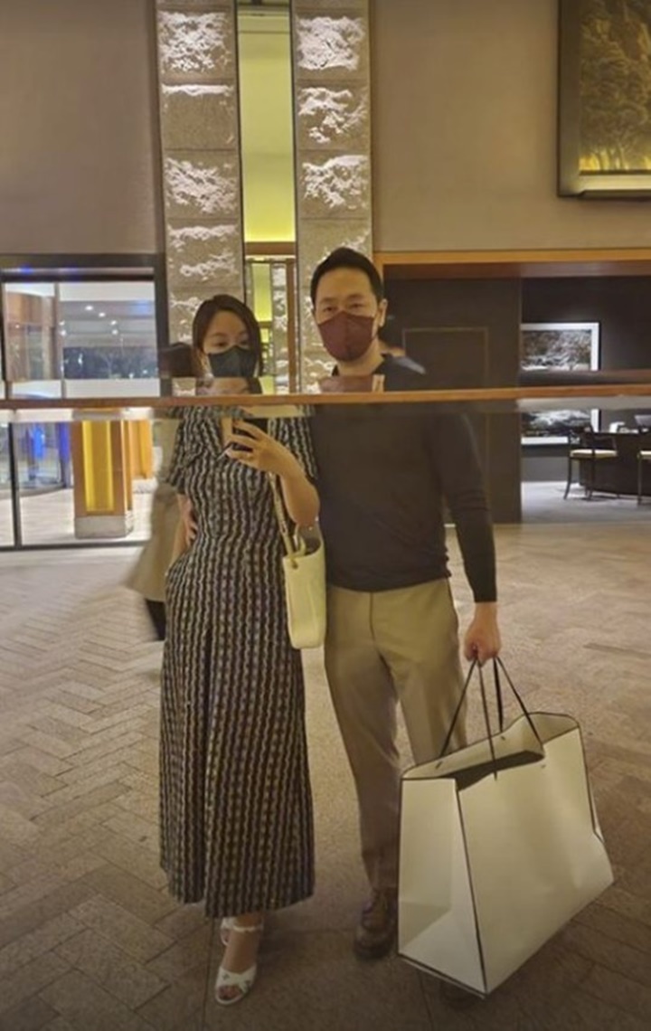 Rujuk Batal Cerai, Hwang Jung Eum Pamer Foto Dimanja Suami Tanpa Sensor