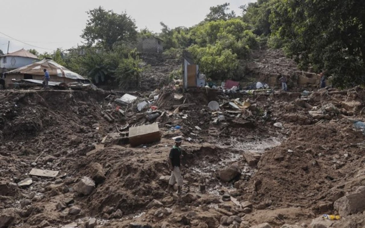 Tewaskan Lebih Dari 400 Orang, Banjir di Afsel Dinyatakan Jadi Bencana Nasional