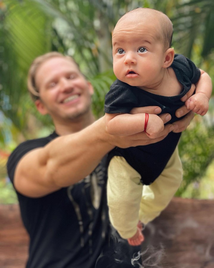 jago momong anak kecil
