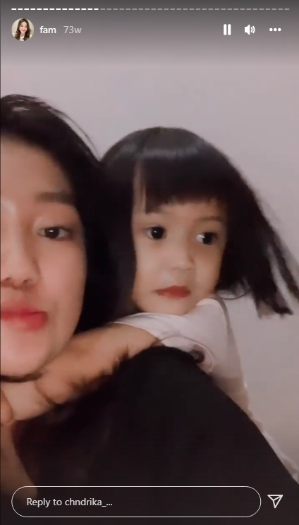 Aghni Yang Super Clingy