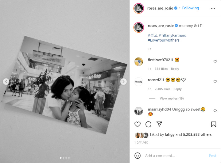 Rose BLACKPINK Posting Potret Bareng, Paras Cantik Ibunda Curi Perhatian