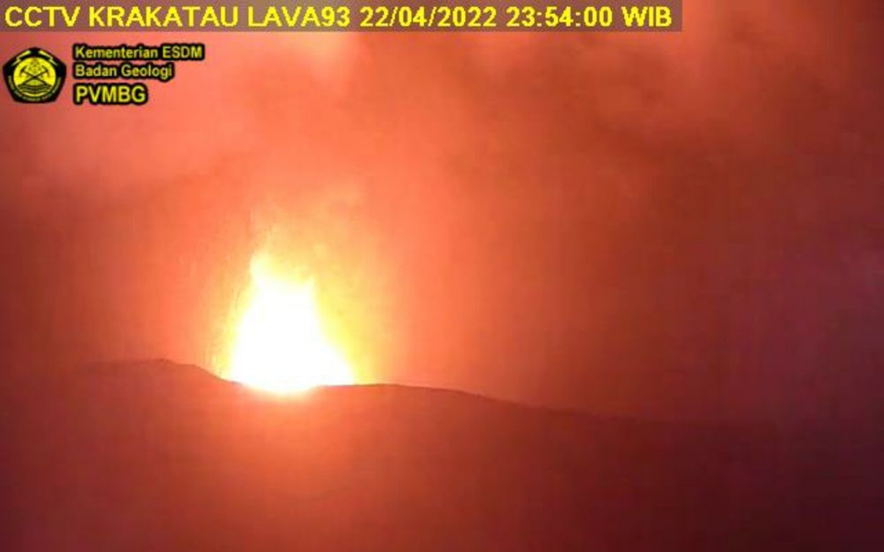 Gunung Anak Krakatau Erupsi Hingga Terdengar Dentuman, Warga Cemas dan Ungkap Kaca Bergetar