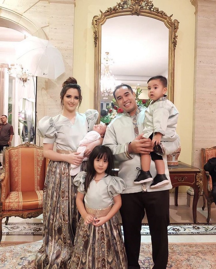 Ibu dari Tiga Anak Menawan
