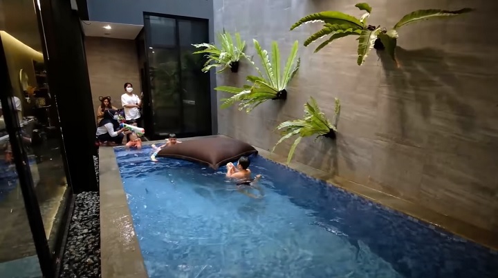 Kolam Renang <i>Kids Friendly</i> 