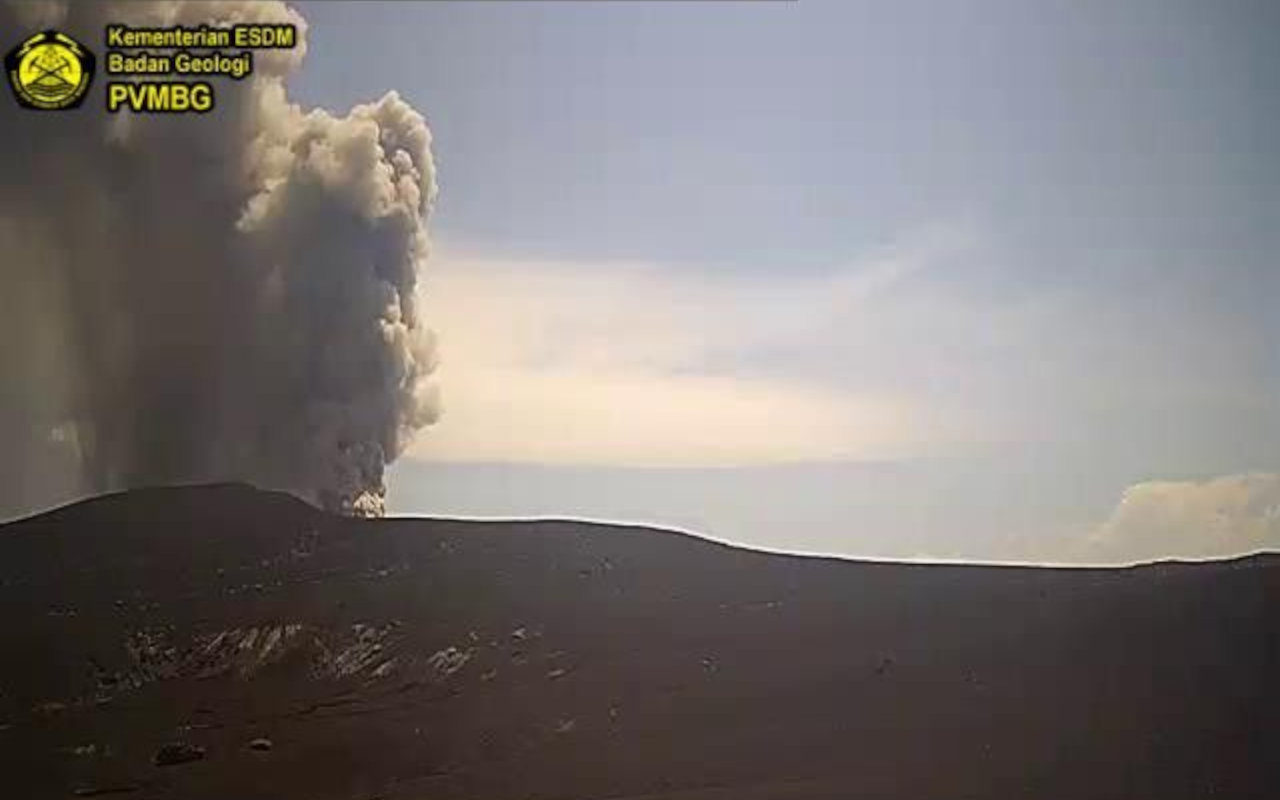 Dampak Erupsi Gunung Anak Krakatau Terus Dimonitor, Hujan Abu Disebut Tak Akan Ganggu Arus Mudik