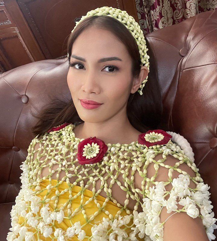Cantik Dengan Riasan Penuh Bunga Melati
