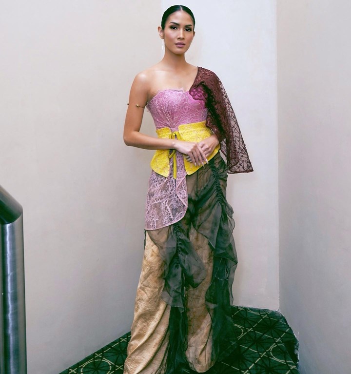 Momen Hadiri Gala Premiere