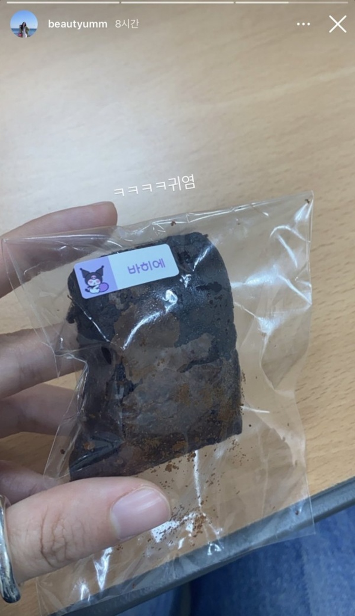 Sikap Huening Bahiyyih Kep1er pada Staf