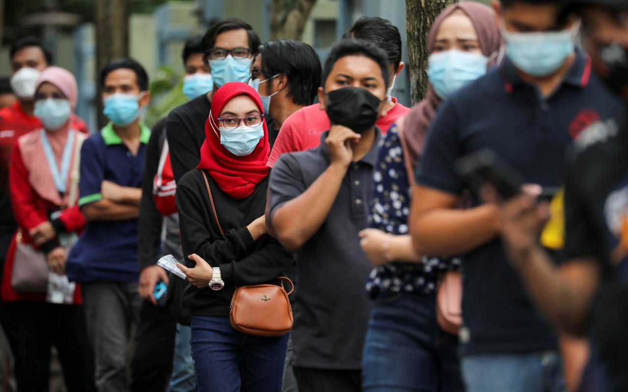 Kemenkes Malaysia Cabut Kewajiban Pakai Masker di Luar Ruangan Mulai 1 Mei 2022