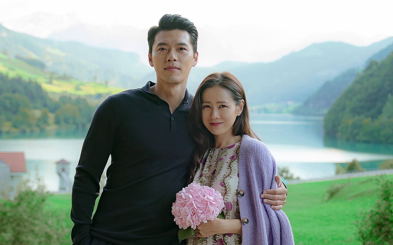 Nikahi Hyun Bin, Son Ye Jin Pancarkan Aura Pengantin Baru di Pemotretan Anyar