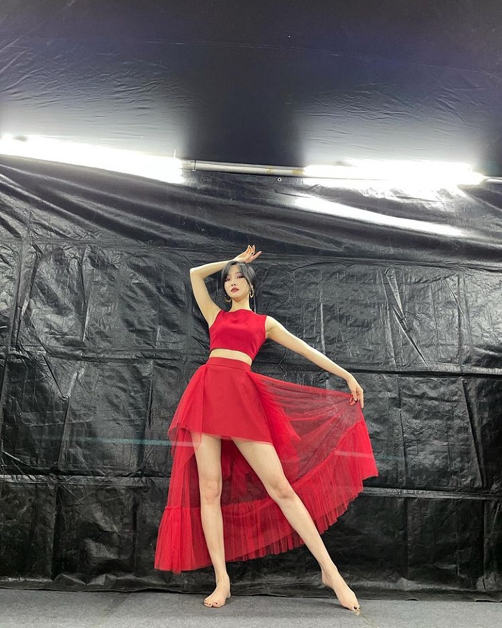 bak <i>lady in red</i>