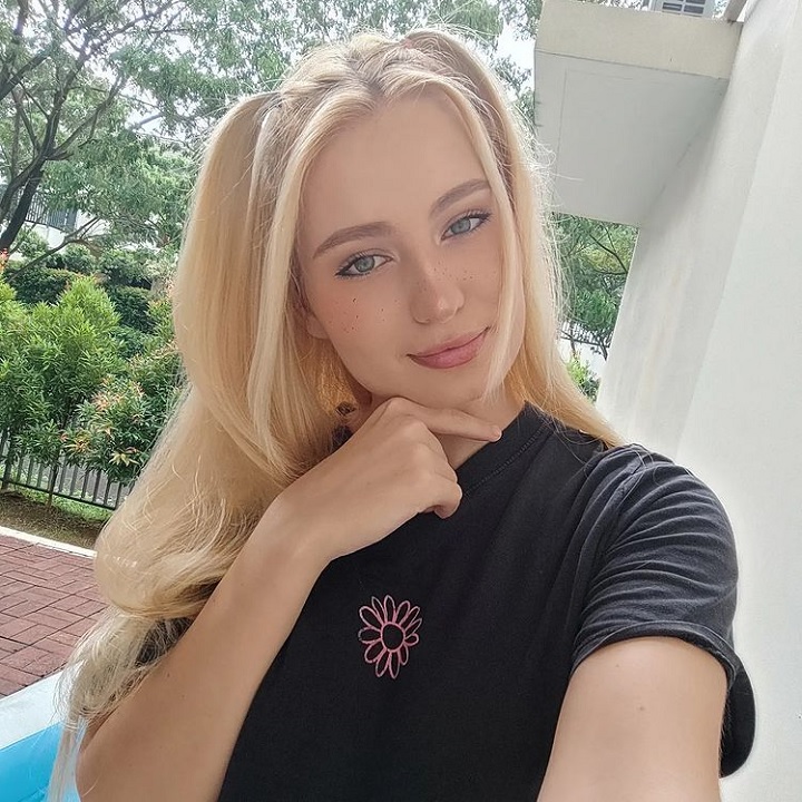 mantan model asal rusia