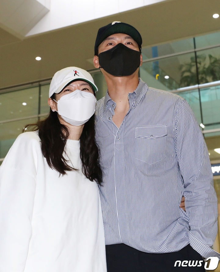 BinJin Tak Sungkan Pose Mesra di Bandara, Hyun Bin Awalnya Menolak Gegara Ini