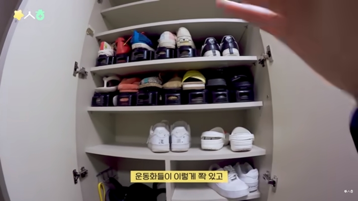 Lemari Sepatu Yang Besar
