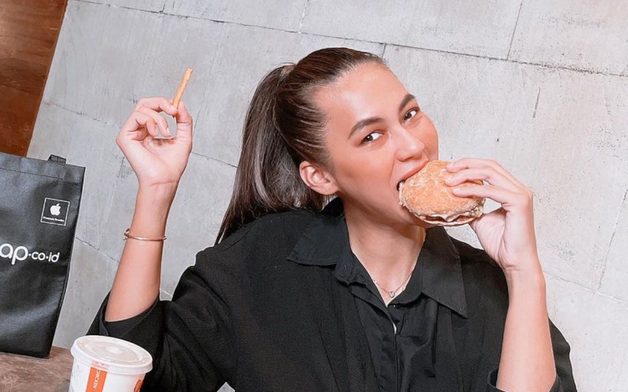 Bak Kendall Jenner, Paula Verhoeven Pamer Aksi Kendarai Mobil Langka Satu-satunya di Asia