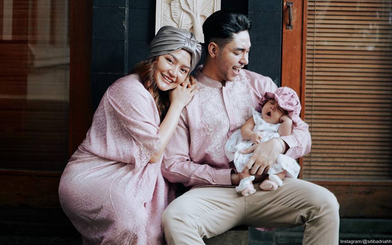 Bayi Siti Badriah Pakai Baju Istimewa di Momen Lebaran, Kisah di Baliknya Menyentuh Banget