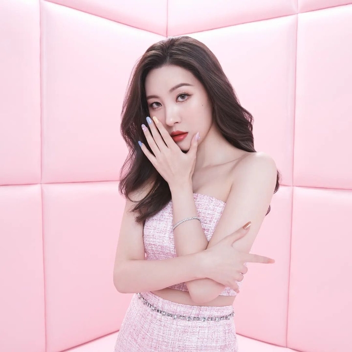 Akrab Dengan TWICE