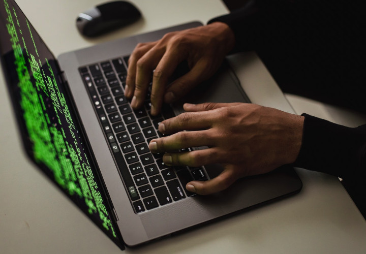 Hindari Situs yang Bisa Memancing Cyber Harassment