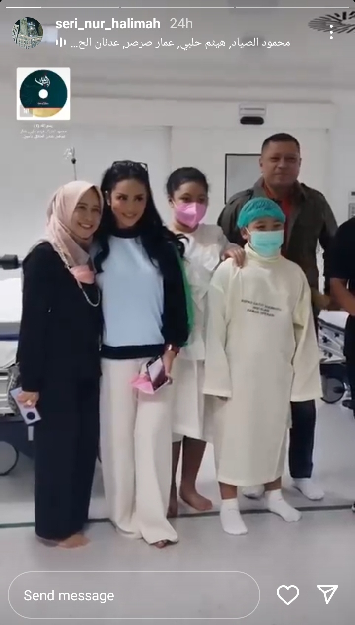 Momen Kellen Pakai Baju Operasi