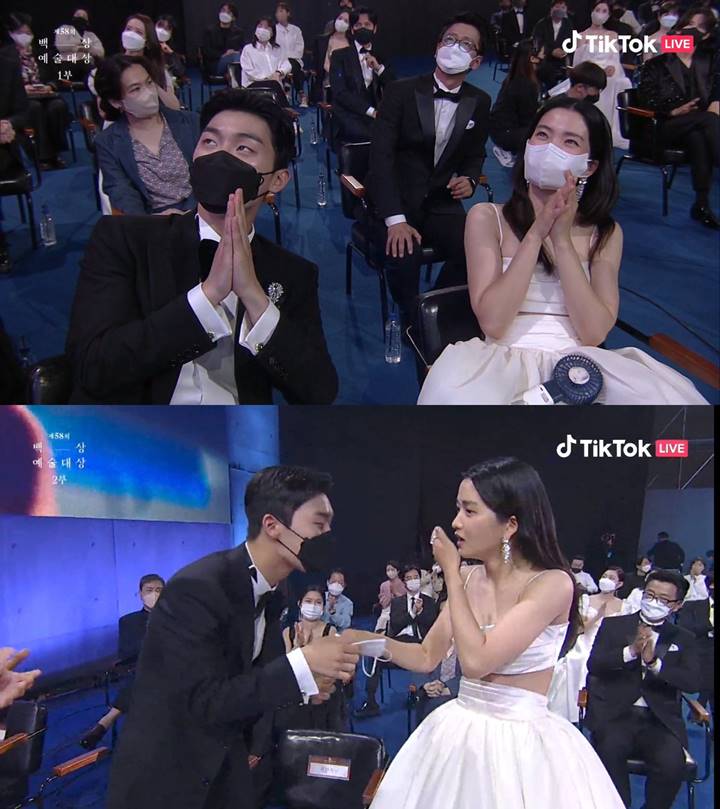 Momen interaksi Kim Tae Ri dan Choi Hyun Wook di ajang Baeksang Art Awards 2022