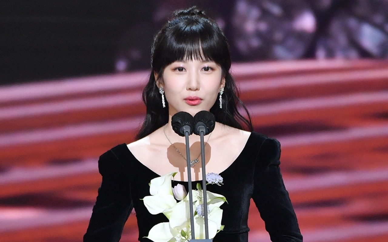 Baeksang Arts Awards 2022: Tutupi Seperlunya Saja, Gaun Park Eun Bin Terlalu Seksi?