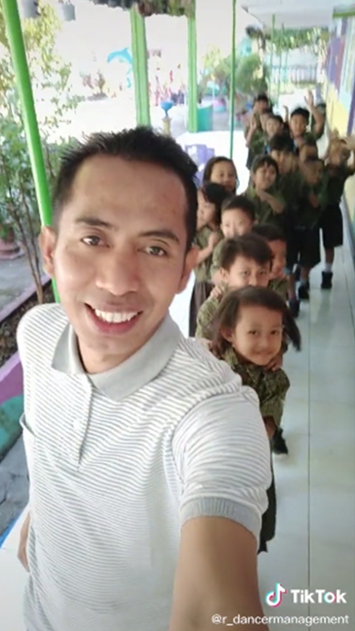 Ajak Murid TK Belajar Sambil Bermain