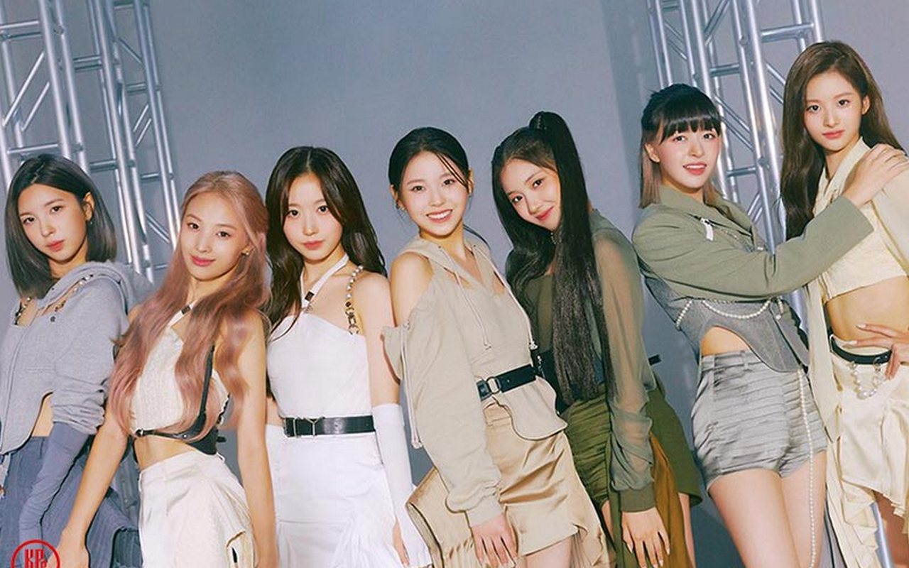 Tuai Pujian Usai Cover Lagu 'Thunderous' NMIXX, Busana Hanbok NMIXX Disebut Mirip BLACKPINK
