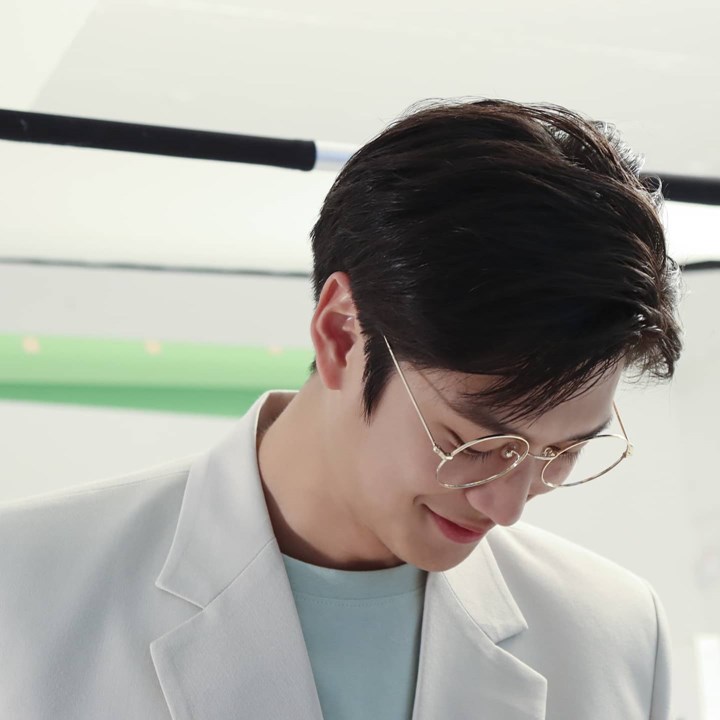 Tampilkan <i>side profile</i> luar biasa