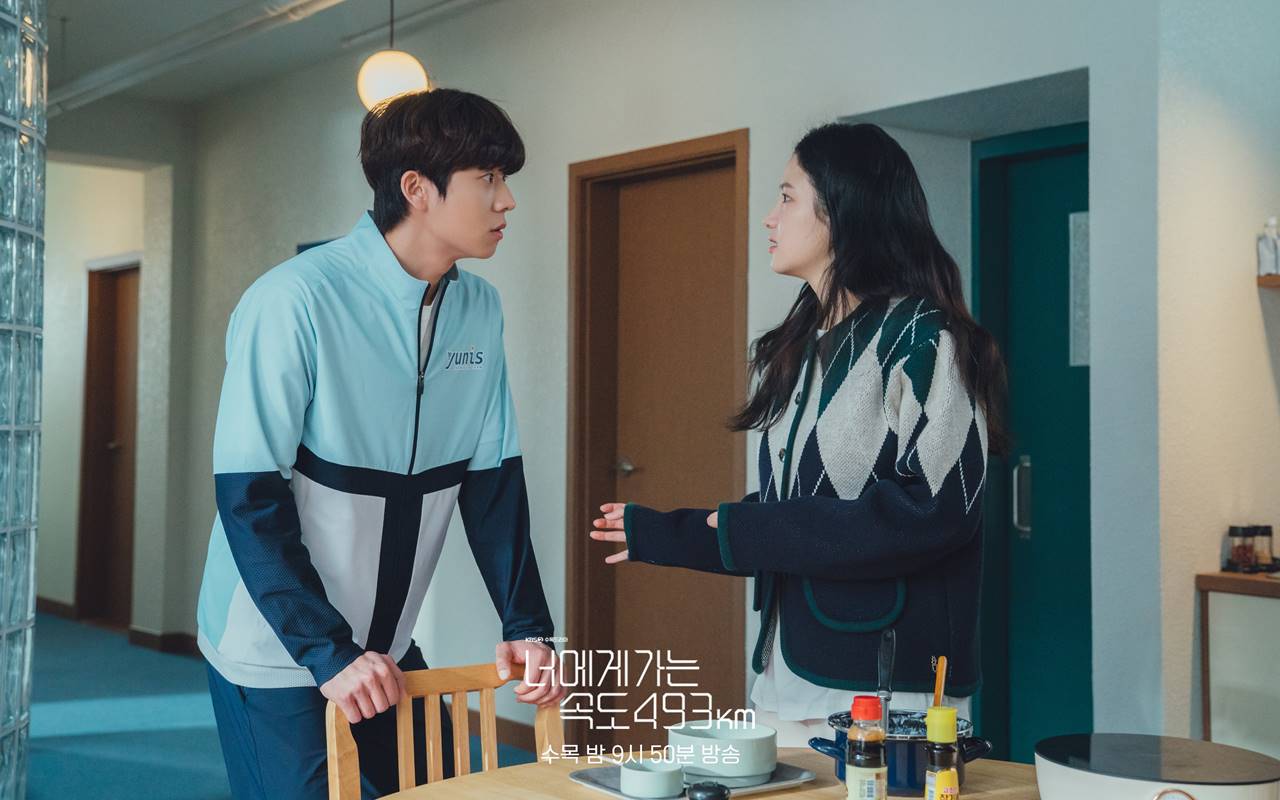 Chae Jong Hyeop Menahan Diri Lihat Park Ju Hyun Tidur di Spoiler 'Love All Play'
