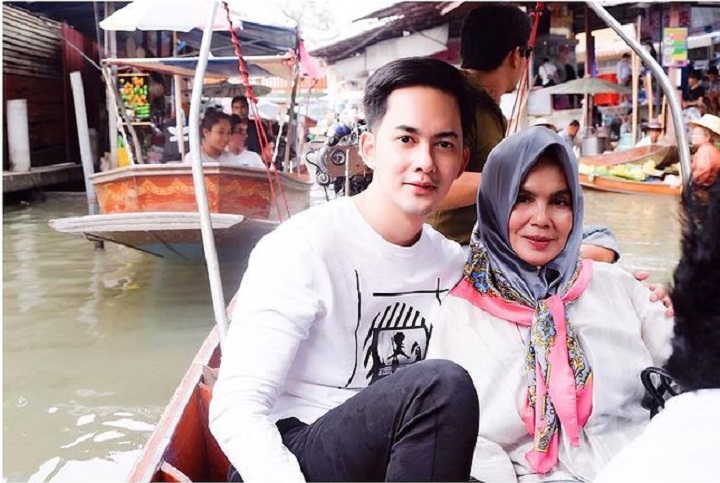 Momen Manis di Pasar Terapung