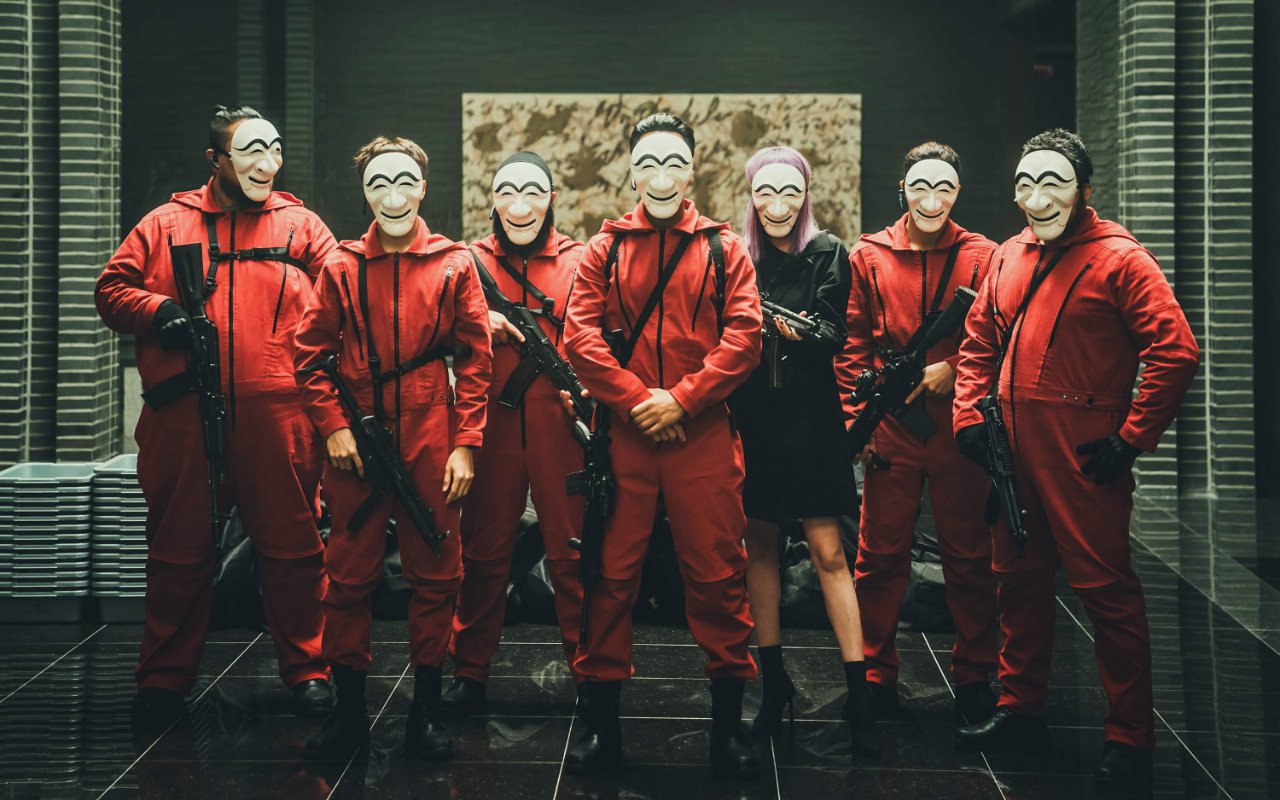 'Money Heist: Korea - Joint Economic Area' Rilis Poster Profesor, Begini Kata Sutradara dan Penulis