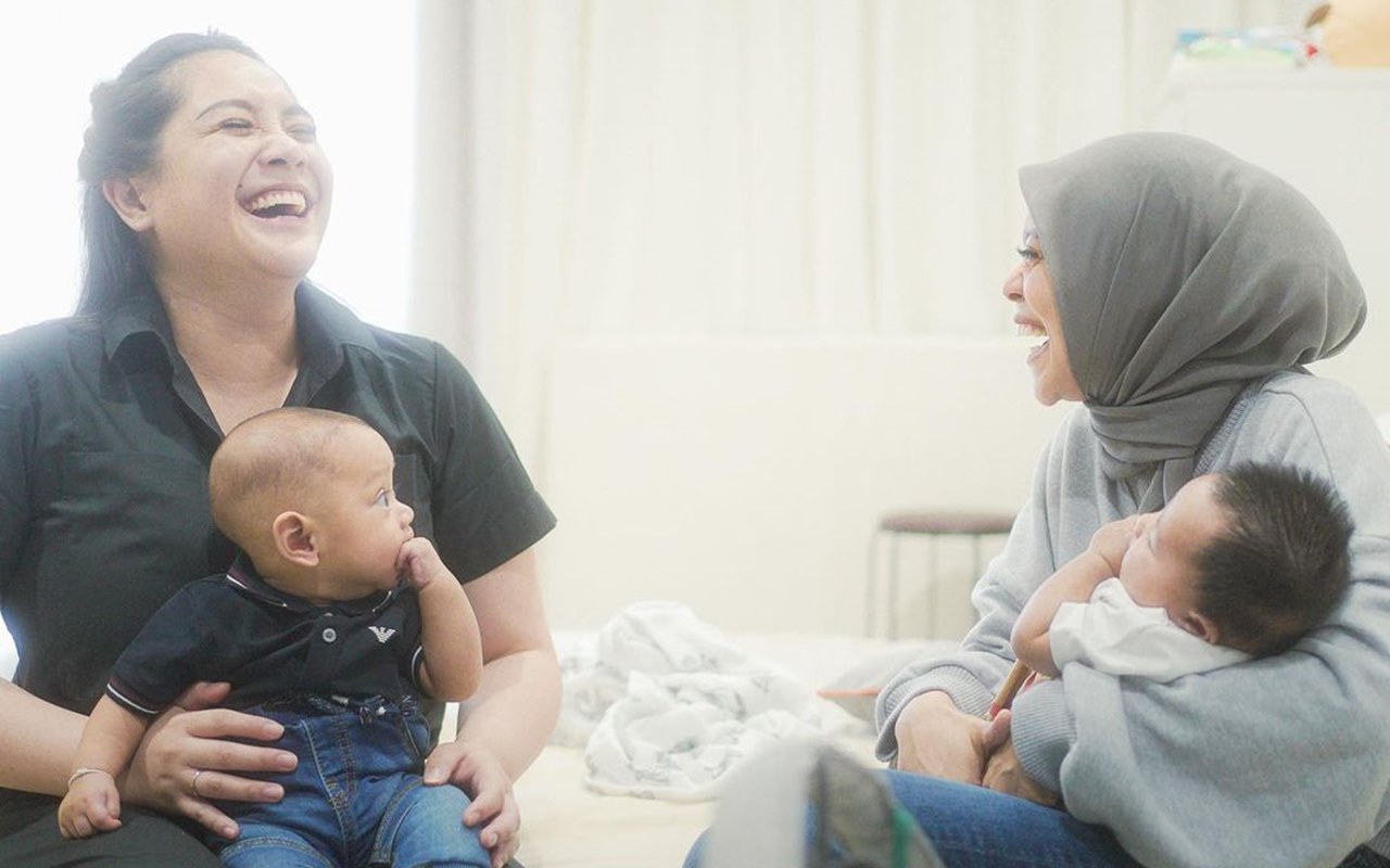 Gemasnya Baby Leslar Playdate Bareng Rayyanza Dan Ameena, Netizen: Mereka Kalau Healing Beli Pulau