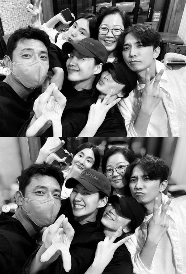 Song Hye Kyo Terciduk Hangout Bareng Pemain \'Now, We Are Breaking Up\', Sosok Ini Dicari