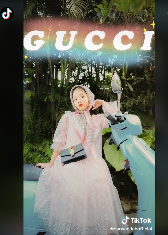 Thalia Anak Sarwendah Ikut Ramaikan \'Gucci Model Challenge\', Foto Ini Disebut Mirip Jennie BLACKPINK