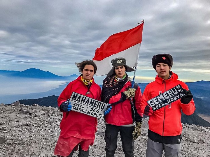 Mendaki gunung