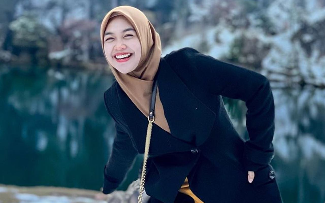 Ria Ricis Aktif Berenang Bak 'Putri Duyung' Saat Hamil, Tuai Pro dan Kontra