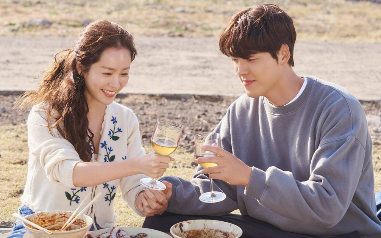 tvN Pamer BTS Momen Kencan Kim Woo Bin dan Han Ji Min di 'Our Blues', Lebih Romantis?