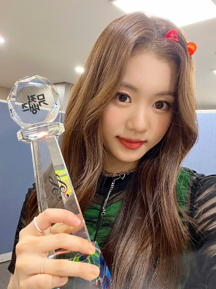 Selfie Bareng Piala Pertama