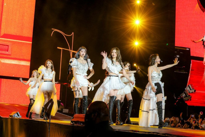 Ungguli yang Lain, TWICE Jadi Girl Grup K-Pop Pertama yang Gelar Konser Stadion di AS