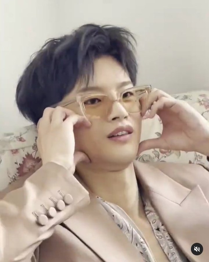 memasang aegyo