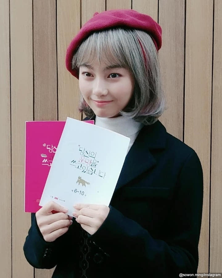 Stand Out Dengan Rambut Pendek Terang
