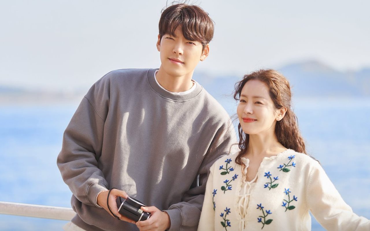 Kim Woo BinHan Ji Min Bobok Bareng di Poster 'Our Blues', Pengganggu