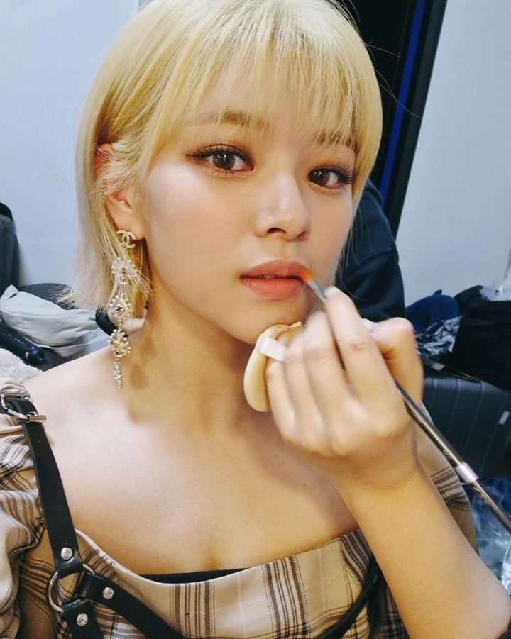Jeongyeon Abadikan Momen Saat Dirias