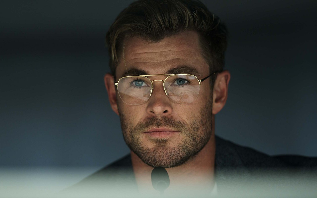 Chris Hemsworth Jadi Ilmuwan, Lakukan Percobaan Mengerikan ke Tahanan di Trailer 'Spiderhead' 